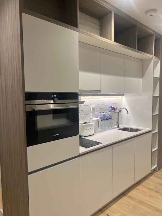 London Luxxe Suites & Apartments - London Heathrow Airport, Terminal 1 2 3 4 5 Χίλινγκτον Εξωτερικό φωτογραφία