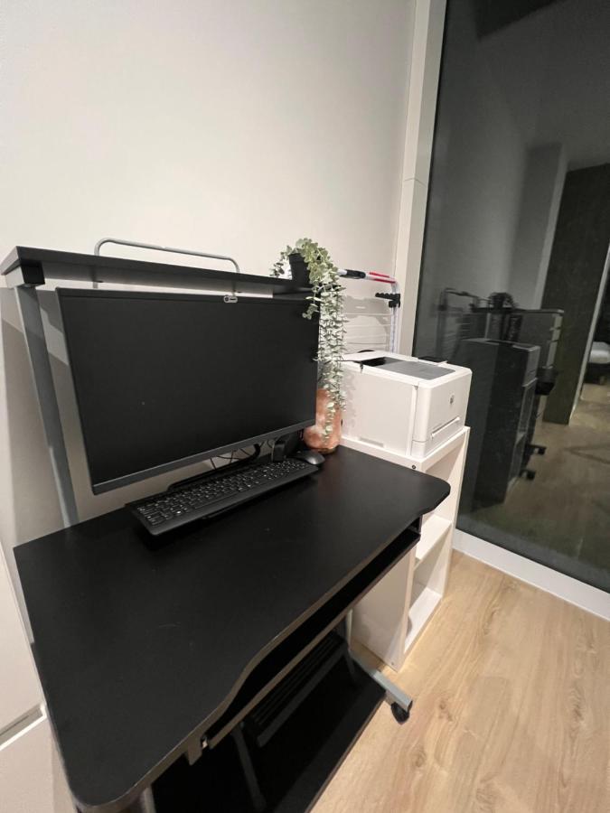 London Luxxe Suites & Apartments - London Heathrow Airport, Terminal 1 2 3 4 5 Χίλινγκτον Εξωτερικό φωτογραφία