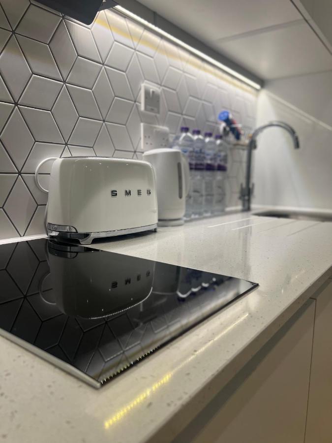 London Luxxe Suites & Apartments - London Heathrow Airport, Terminal 1 2 3 4 5 Χίλινγκτον Εξωτερικό φωτογραφία