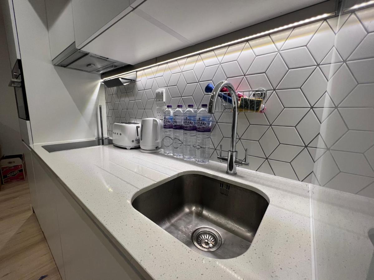 London Luxxe Suites & Apartments - London Heathrow Airport, Terminal 1 2 3 4 5 Χίλινγκτον Εξωτερικό φωτογραφία