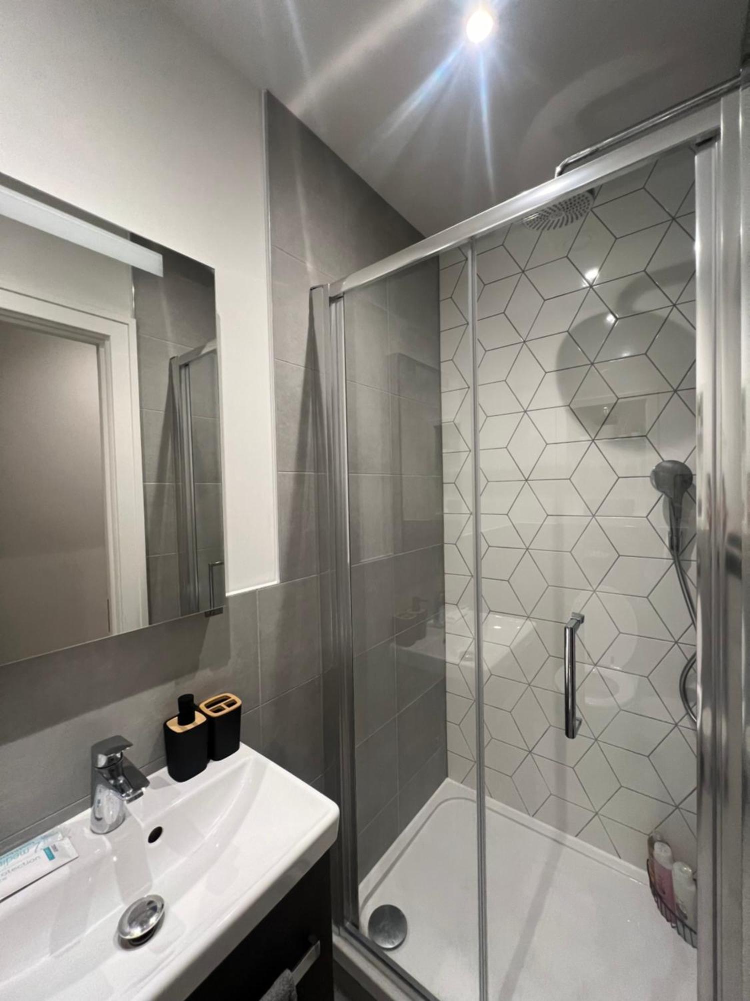 London Luxxe Suites & Apartments - London Heathrow Airport, Terminal 1 2 3 4 5 Χίλινγκτον Εξωτερικό φωτογραφία