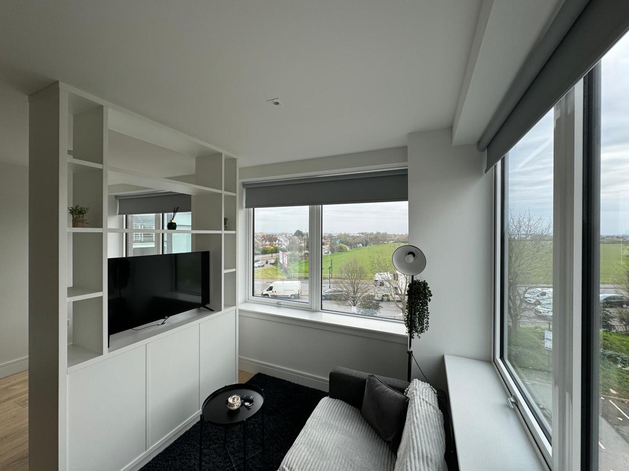 London Luxxe Suites & Apartments - London Heathrow Airport, Terminal 1 2 3 4 5 Χίλινγκτον Εξωτερικό φωτογραφία